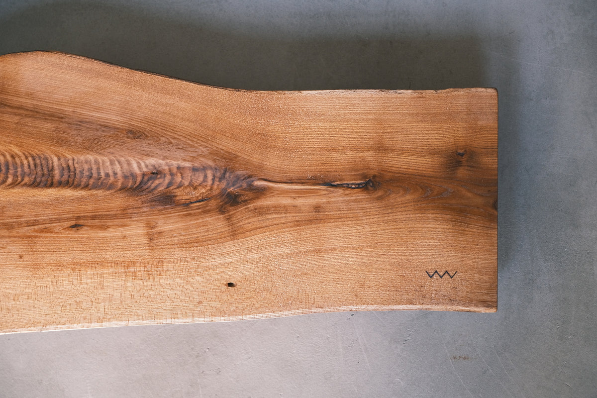槐　一枚板 槐(エンジュ) 一枚板プレート | 530×190-235×30 mm – 一枚板テーブル