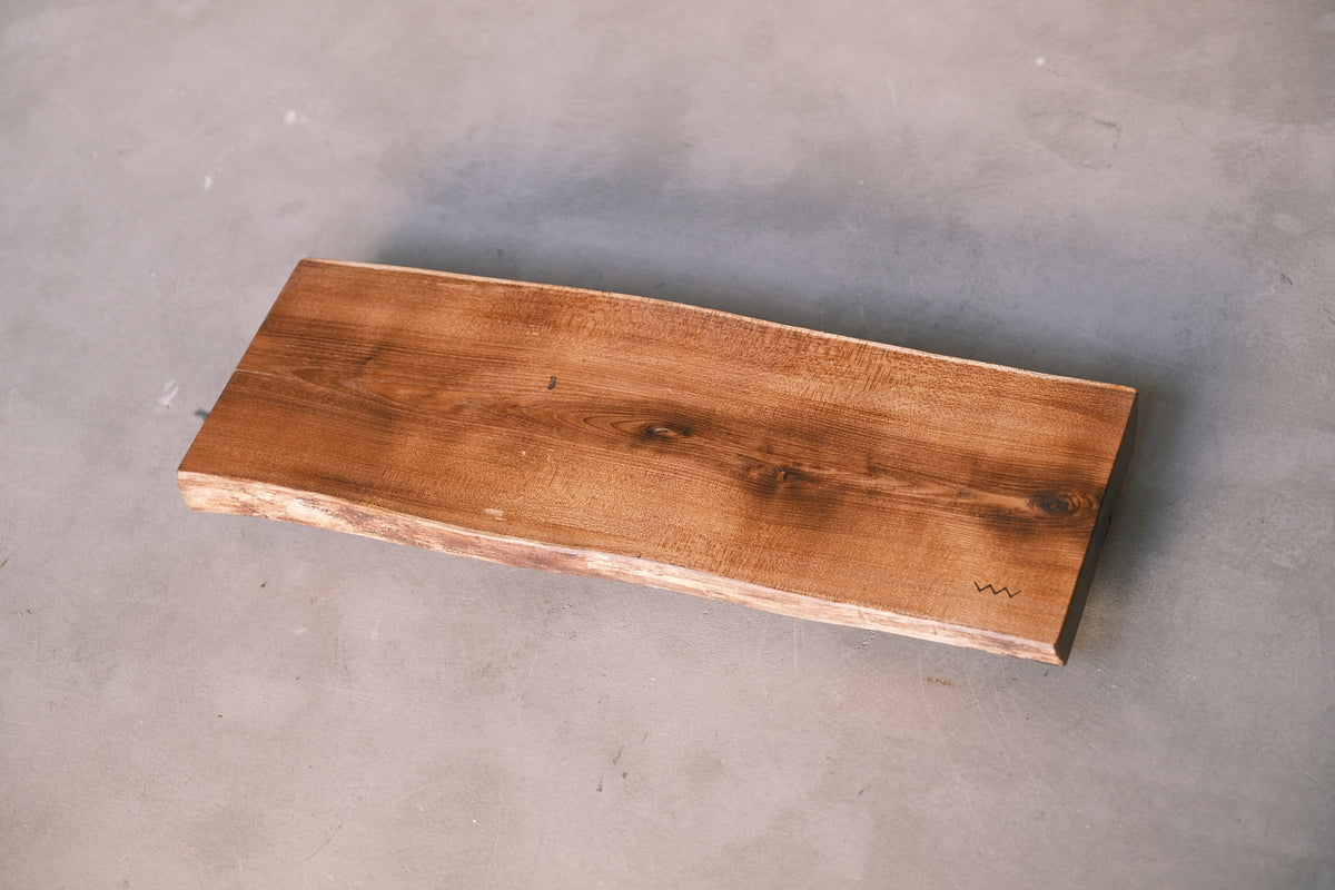 槐(エンジュ) 一枚板プレート | 520×180-190×30 mm – 一枚板