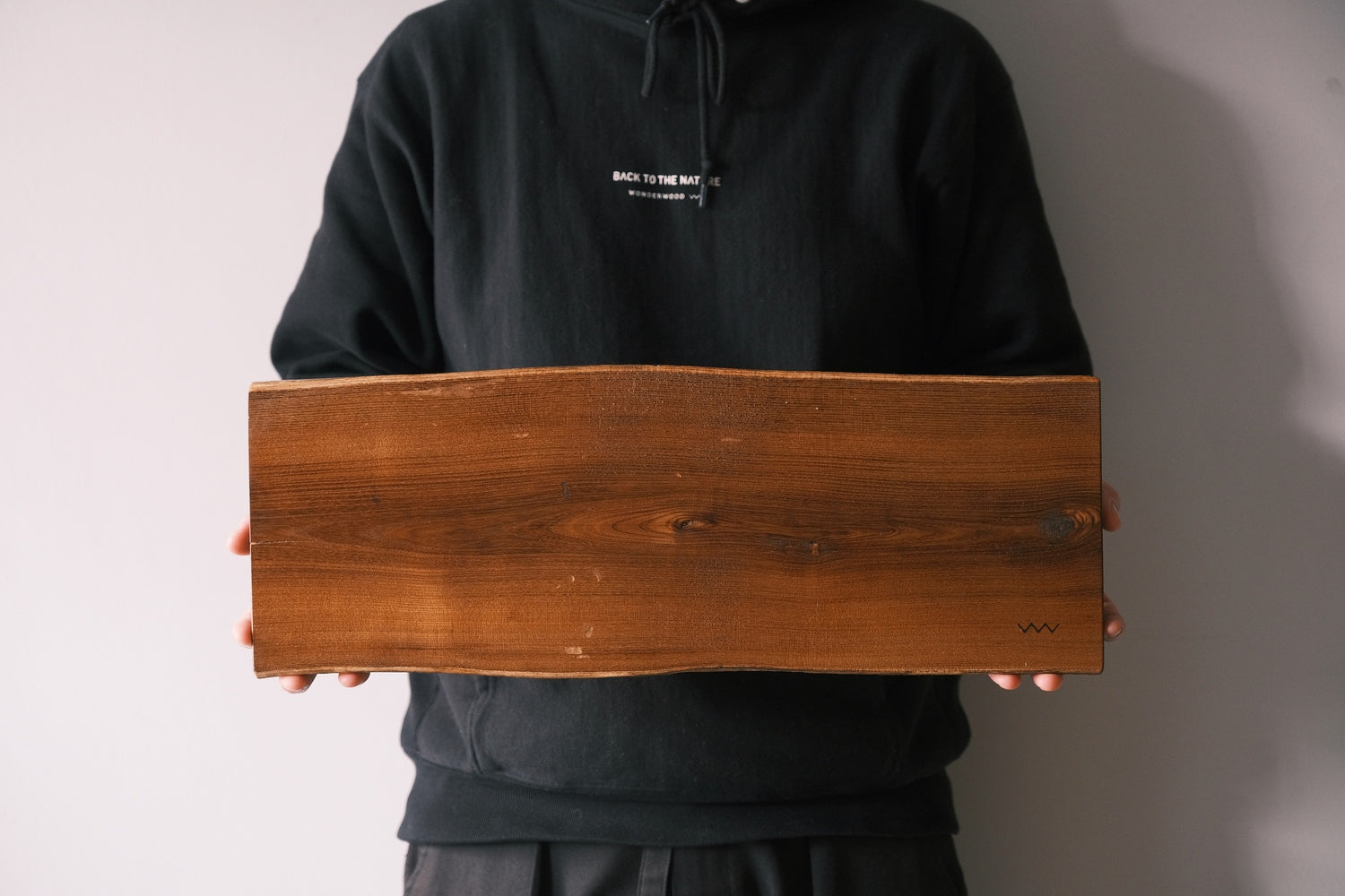 槐　一枚板　希少‼️ 槐(エンジュ) 一枚板プレート | 520×180-190×30 mm – 一枚板テーブル